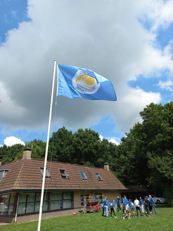 De vlag wappert weer!